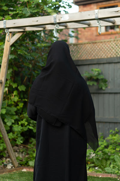 Black closed abaya